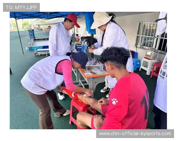 球员在赛后接受采访展现职业精神，足球球员采访